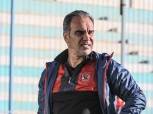 Martin Lassarty gives a conference with his players early in Ahli to prepare to face Simba