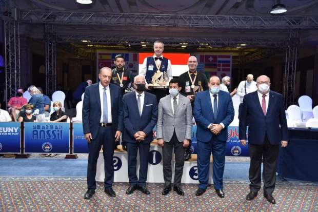 وزير الرياضة يكرم أصحاب المراكز الأولى في بطولة العالم للبلياردو