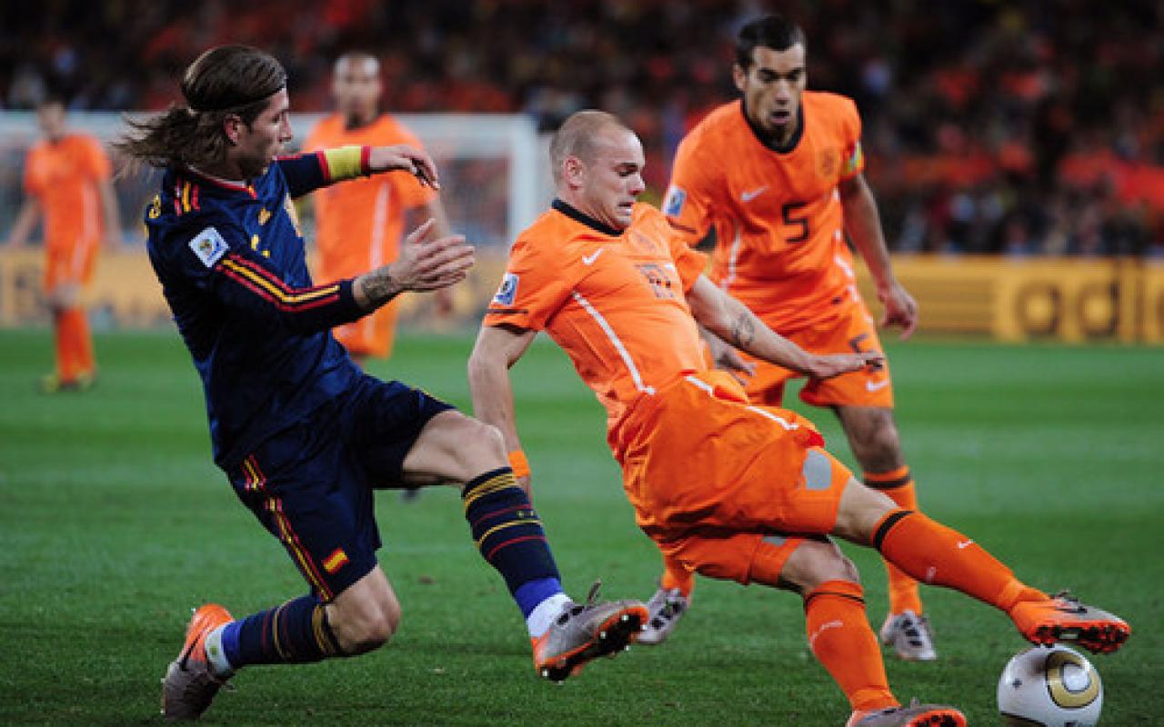 World cup 2010. Нидерланды Испания финал ЧМ 2010. Испания 2010 финал. Испания Нидерланды 2010 финал. Снейдер ЧМ 2010.