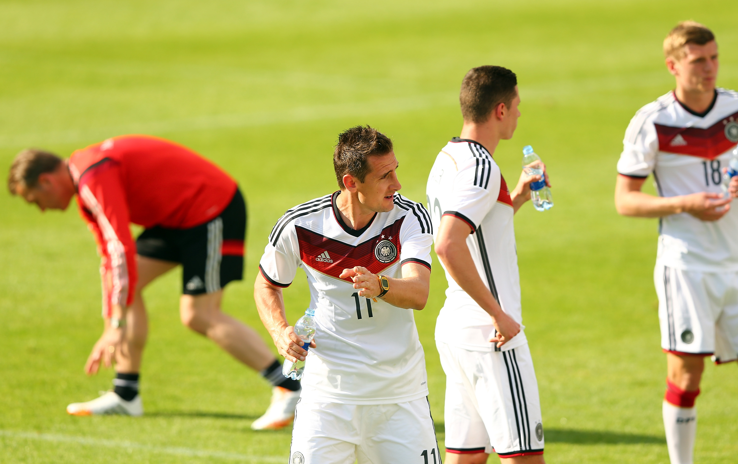 الأجهزة الأمنية البرازيلية تمنع لاعبي ألمانيا من توجههم لتدريباتهم بـ