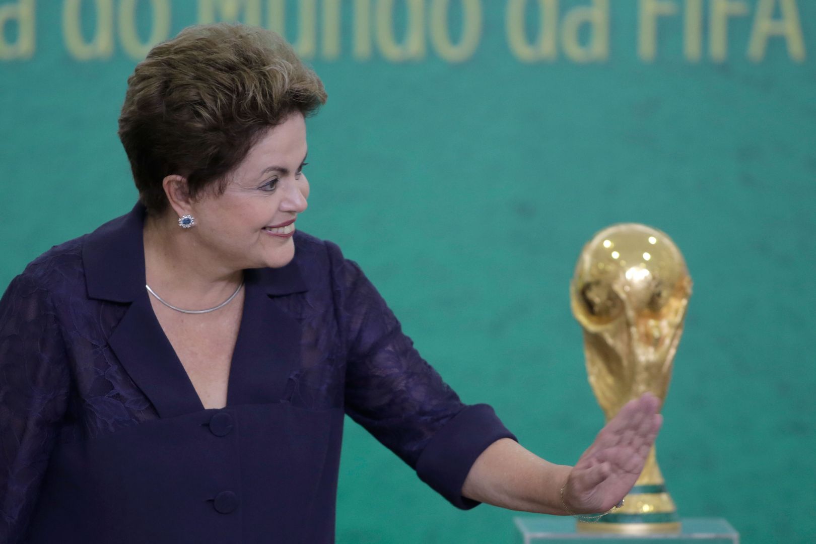 رئيسة البرازيل تلغي رحلتها إلى أثينا لإيقاد شعلة أوليمبياد 2016