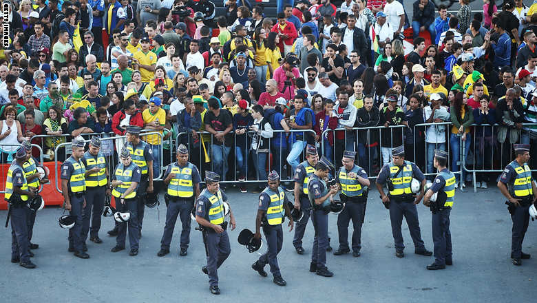 التشديدات الأمنية تثير غضب السكان البرازيليين
