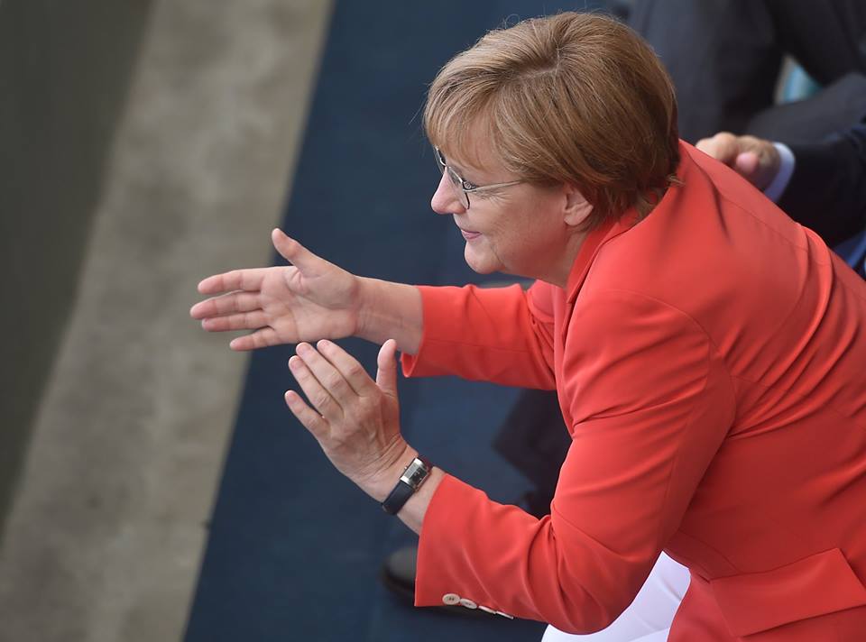 بالصور| أنجيلا ميركل تحتفل بالهدف الأول لمنتخب ألمانيا