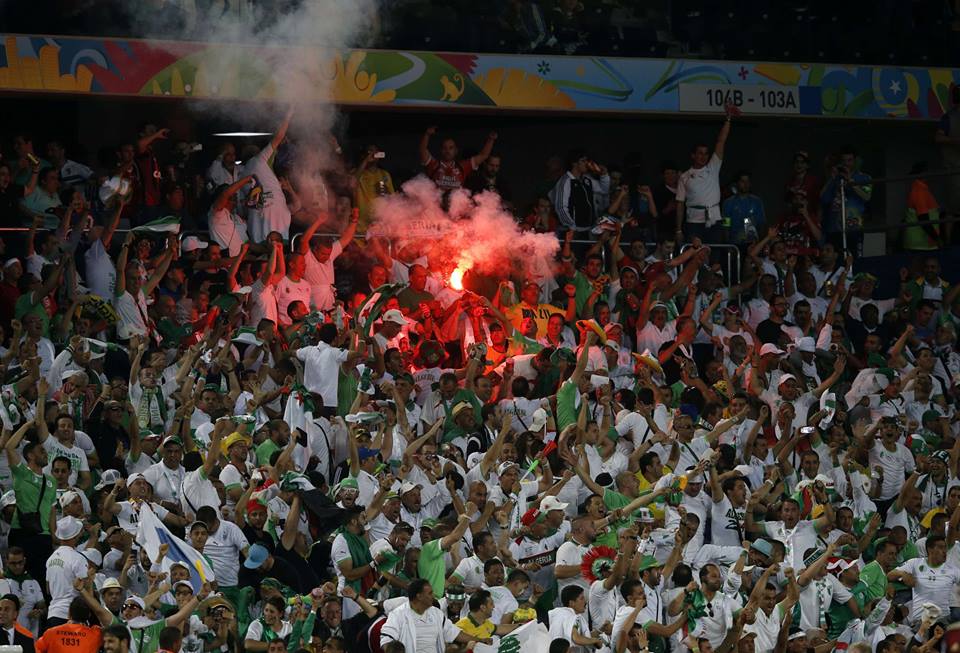 الجماهير الجزائرية تشعل 