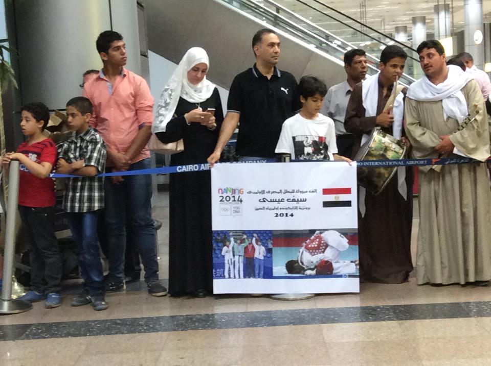 وصول وزير الشباب والرياضة وأهالي اللاعبين إلى مطار القاهرة لاستقبال بعثة الأولمبياد 