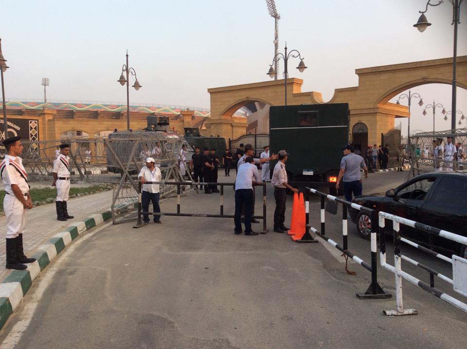 الأجهزة الأمنية تغلق أبواب استاد الجوي قبل انطلاق لقاء مصر وتونس بنصف ساعة