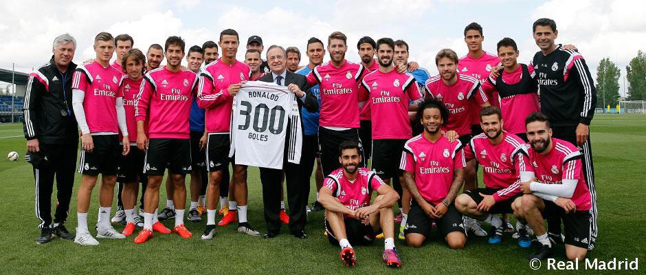 بالفيديو| رونالدو يتسلم تيشرت أهدافه مع ريال مدريد