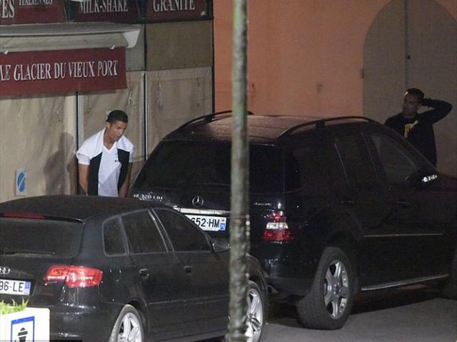 بالصور| الشرطة الفرنسية تلاحق رونالدو بسبب 