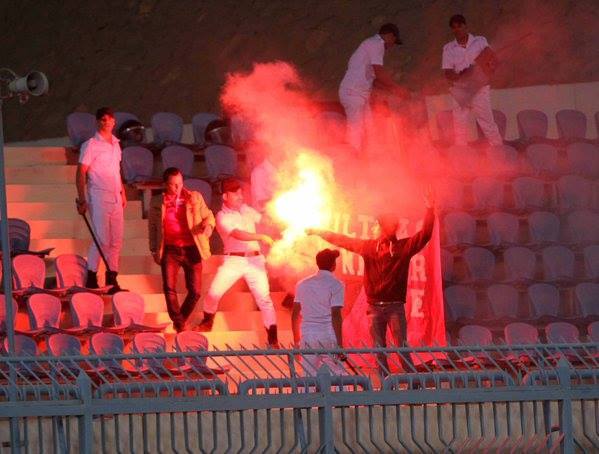  بالصور| الأمن يلقي القبض على 3 مشجعين اقتحموا مباراة الأهلي وبتروجيت