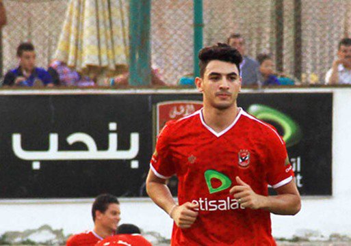 لاعبو الأهلي يحتفلون بعيد ميلاد محمد حمدي