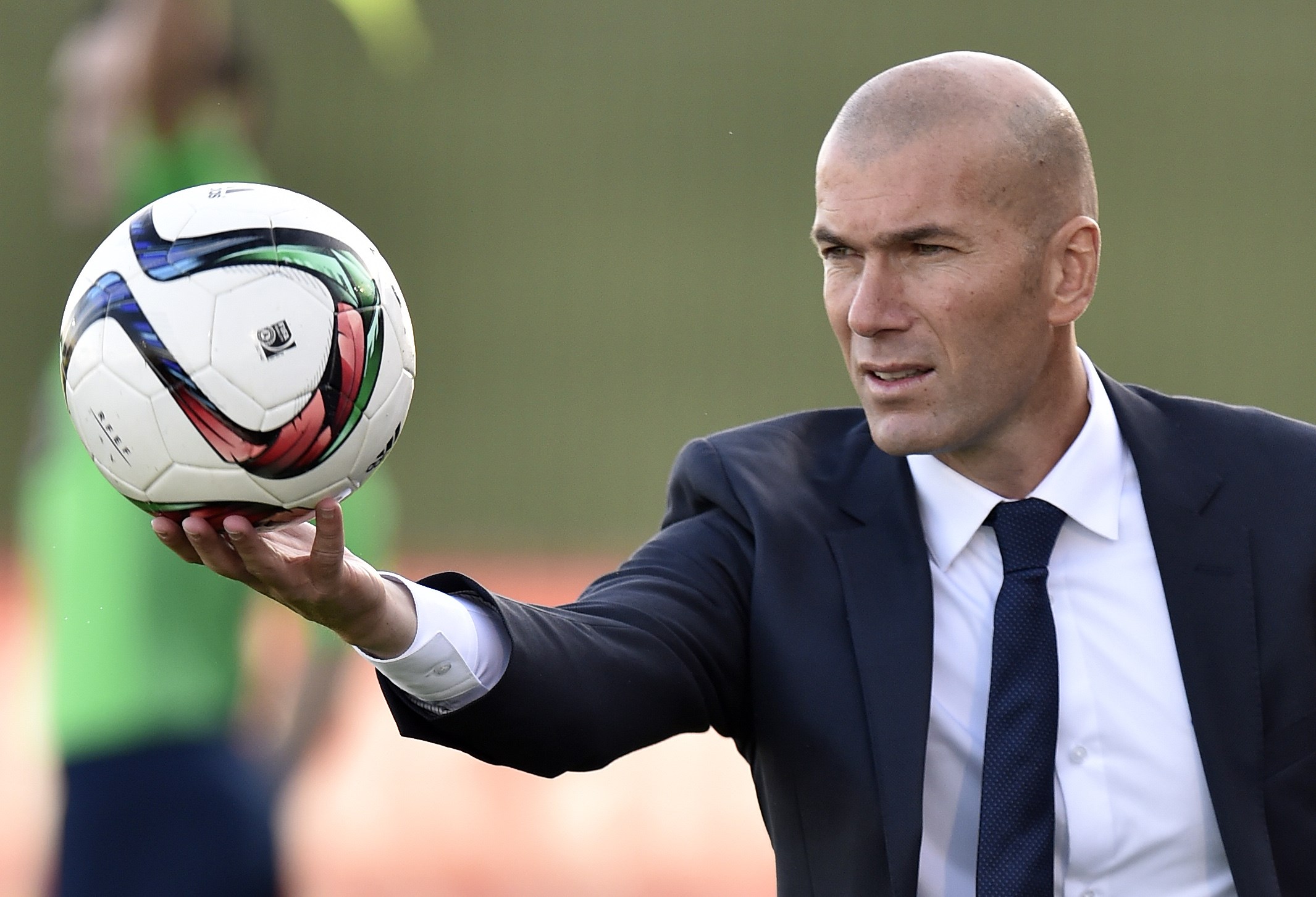 بالصور| زيدان .. الأسطورة الذي يعرف ريال مدريد