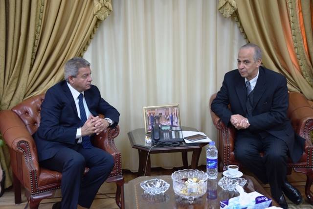 خالد عبد العزيز يلتقى محافظ الوادي الجديد.. ويؤكد : نعمل على تطوير مراكز شباب المحافظة