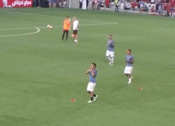 جماهير الأهلي ترفع لافتة 