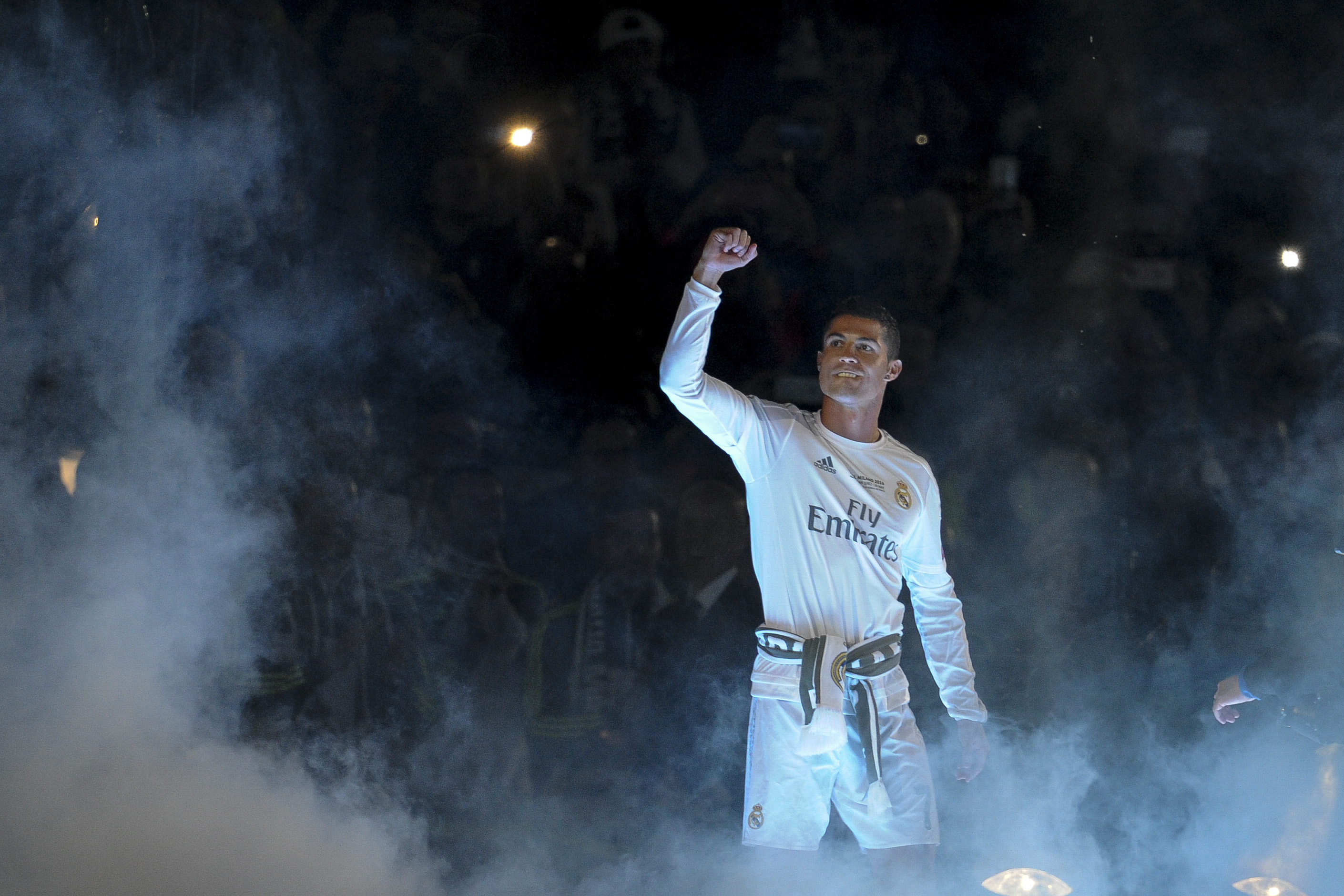 رونالدو أفضل لاعب في دوري الأبطال في استفتاء 
